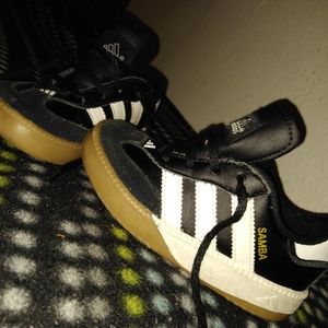 8k Adidas Samba